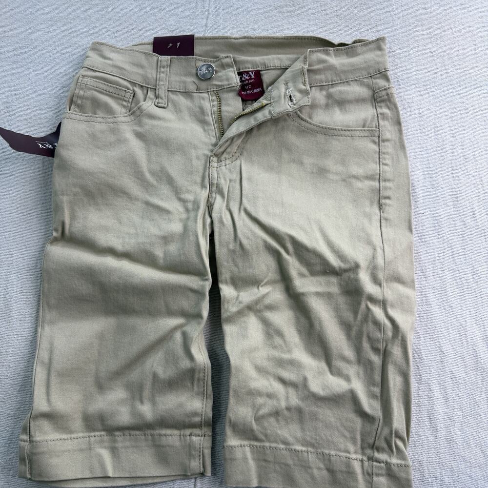 T&Y Fashion Womens Khaki Flat Front Pockets Bermuda Shorts Size 1/2 NWT